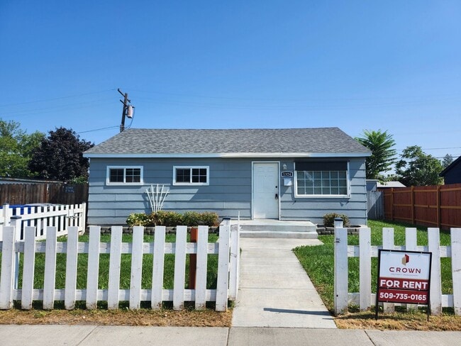 Primary Photo - Charming Updated N. Richland 3 bedroom, 1 ...