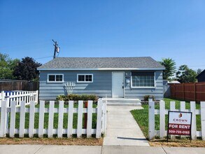 Building Photo - Charming Updated N. Richland 3 bedroom, 1 ...
