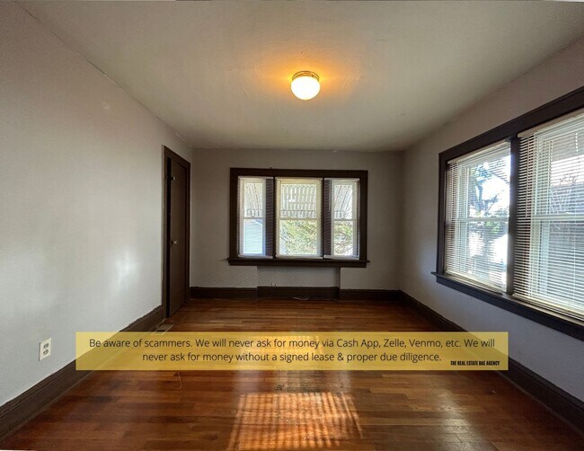 Building Photo - 8677 Oriole Ave