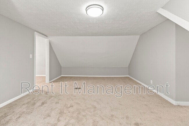Building Photo - 3042 Cottage Grove Ave