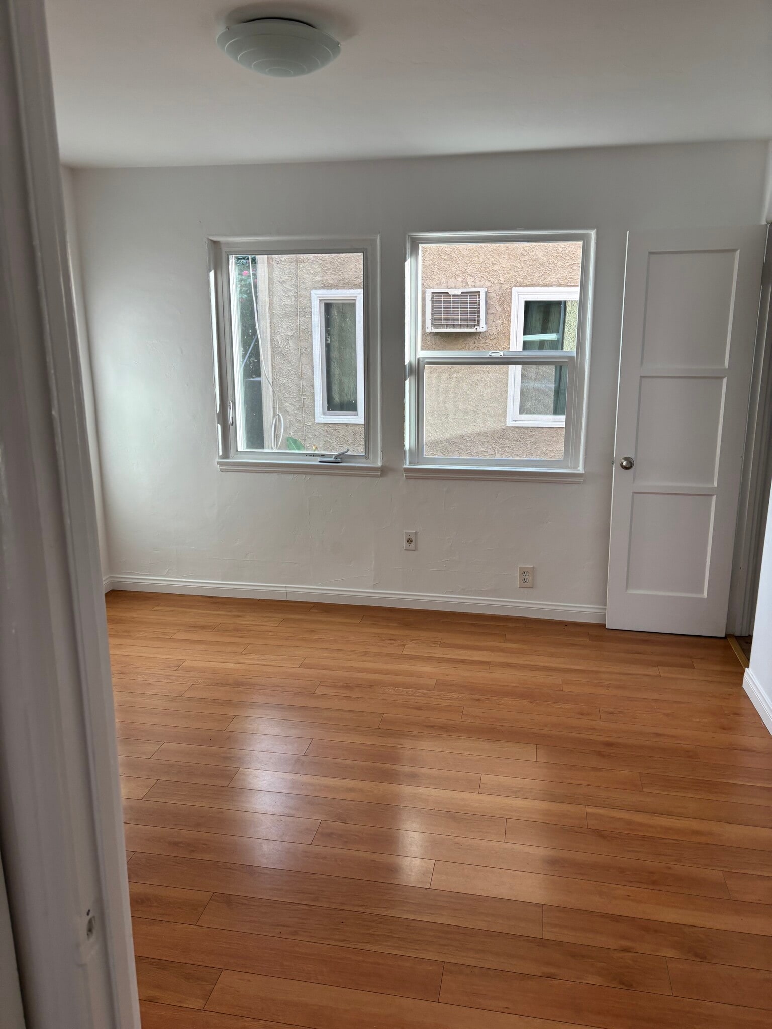 Building Photo - 1911 W Alameda Ave