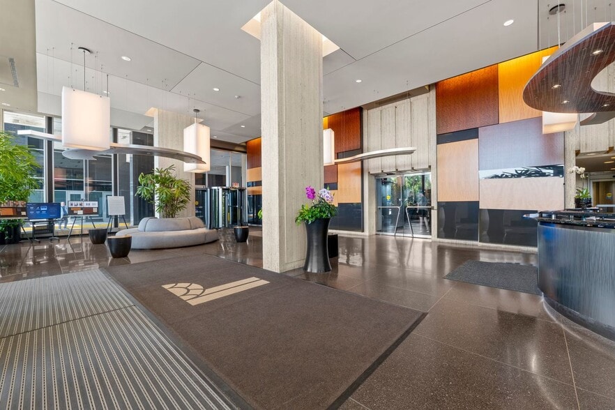 Building Photo - 400 E Randolph St