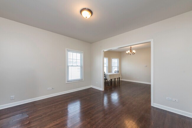 Building Photo - 515 2nd St