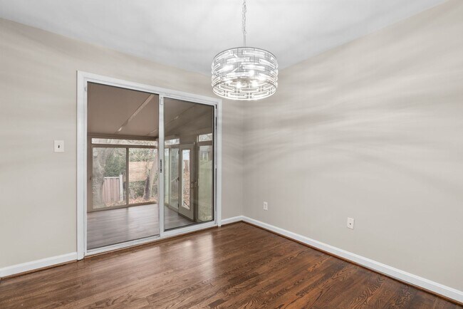 Building Photo - 4 Bed 3 Bath - Takoma Park Split Level - Move In Ready