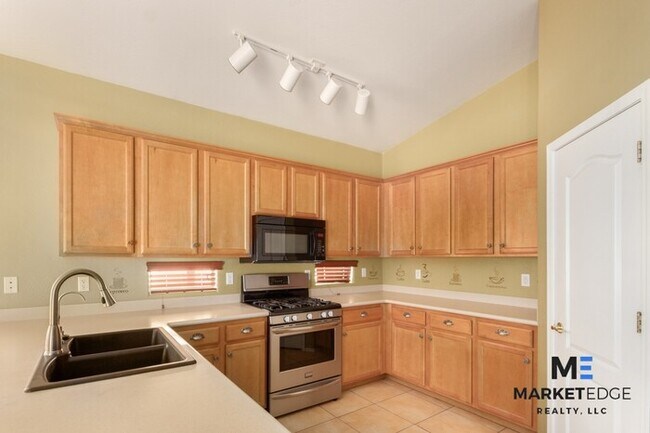 Building Photo - 4Bed/2Bath House at Greenway Rd/175th Ave!...
