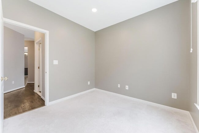 Building Photo - 20152 Boxwood Pl