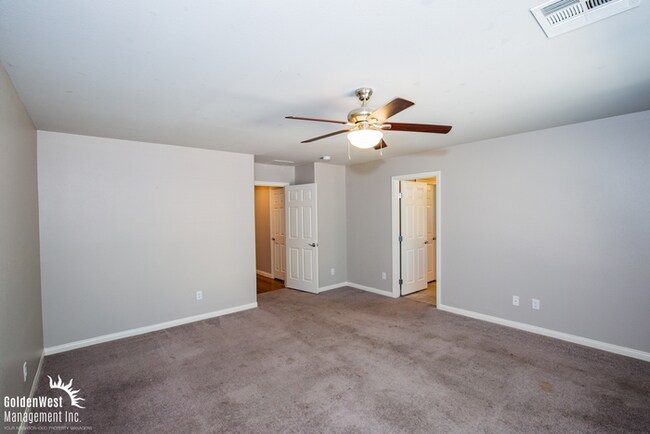Building Photo - Gorgeous 4Bdm 2.5Ba Two-Story Home in Sout...