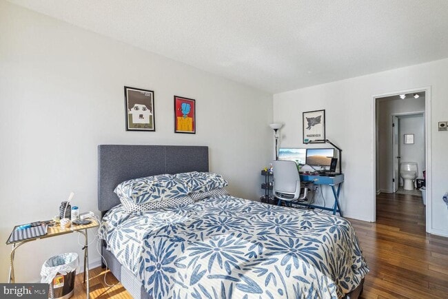 Building Photo - 1280 21st St NW