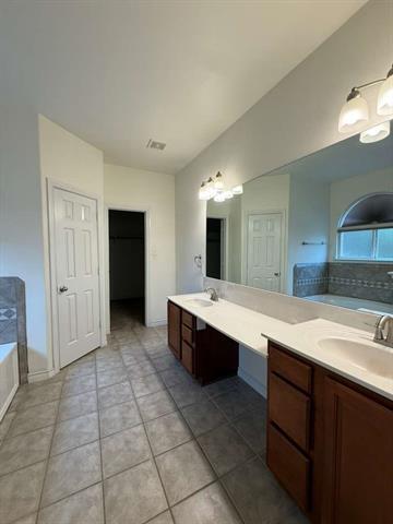 Building Photo - 305 Moonlight Dr