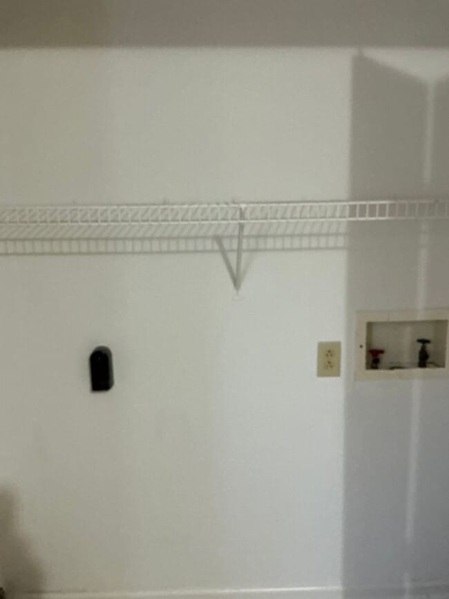 Building Photo - 441 Martha Ln