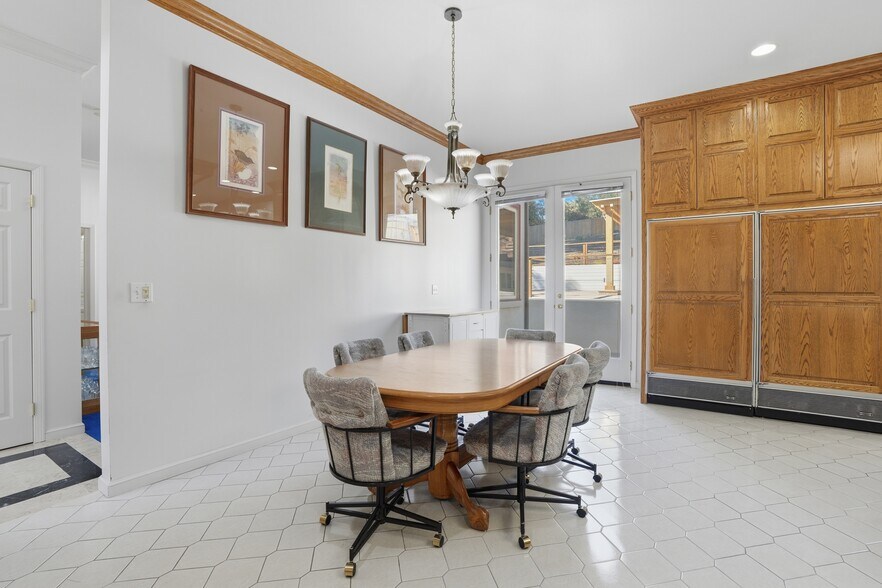 Building Photo - 544 Sunset Way