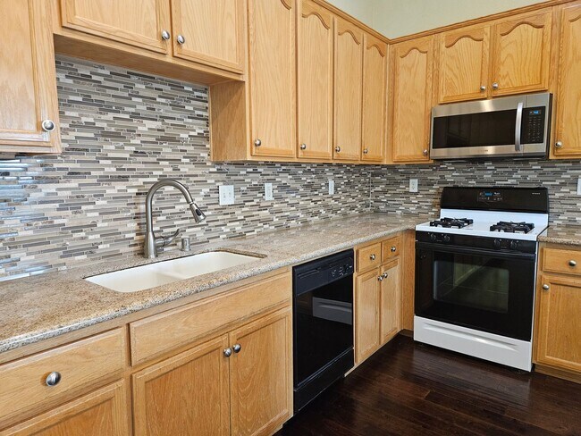 Building Photo - Single story home in Sylvan School District!