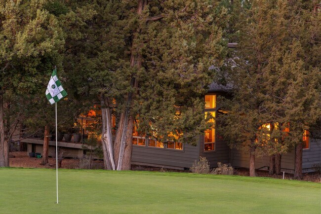 Building Photo - Move in special $1000 off first months rent / Gated Community in Awbrey Glen