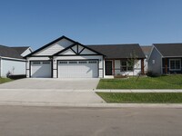 Building Photo - Beautiful home in Post Falls