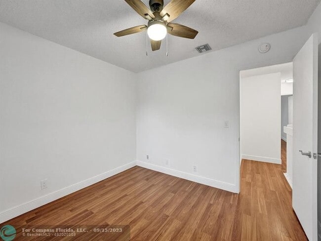 Building Photo - 9845 Riverside Dr