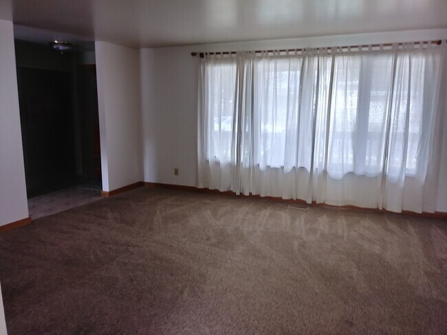 Building Photo - 380 W 1050 N
