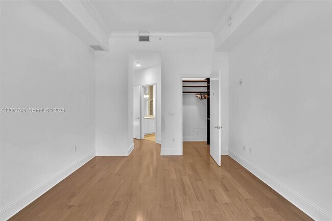 Building Photo - 20000 E Country Club Dr