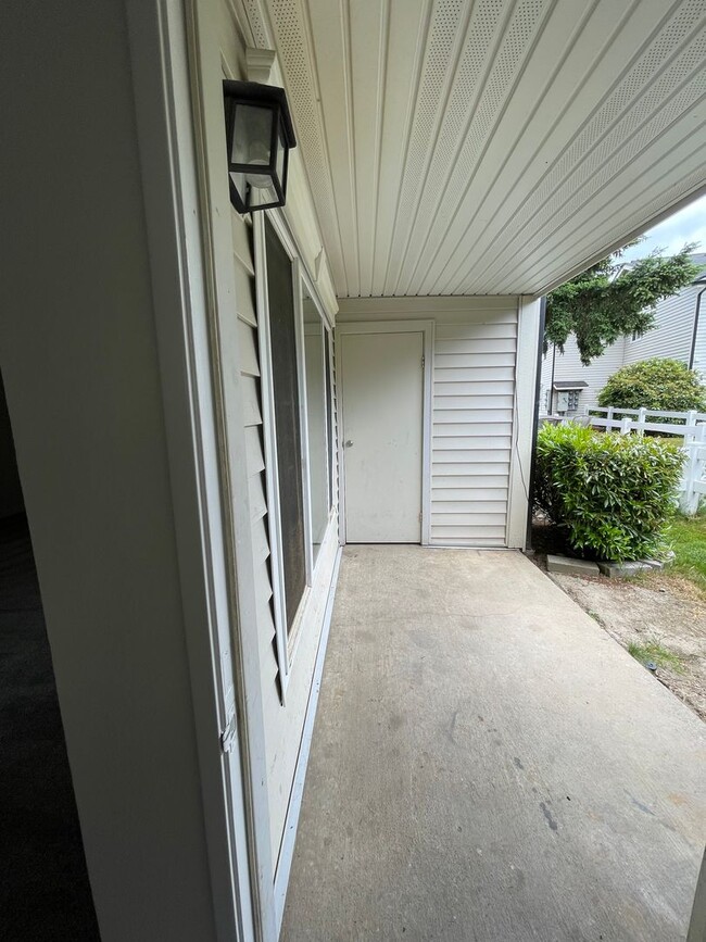Building Photo - Updated 3-Bedroom Home in Bluegrass Commun...