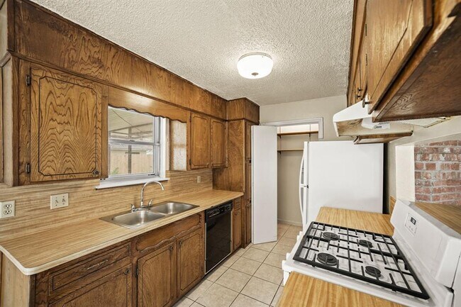 Building Photo - 21122 Southern Colony Ct