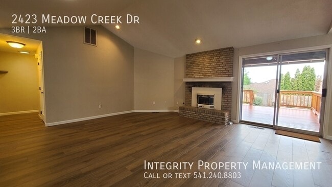 Building Photo - 2423 Meadow Creek Dr
