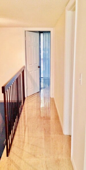 Building Photo - 747 SE 1st Way