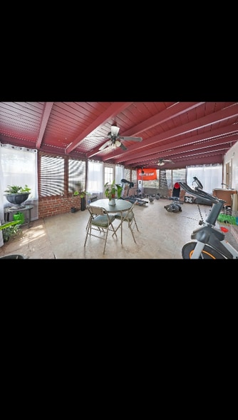 Building Photo - 453 N Newcomb St