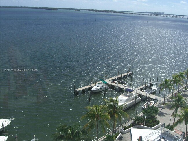 Building Photo - 905 Brickell Bay Dr