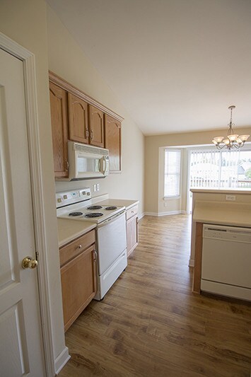 Building Photo - 541 Southampton Dr