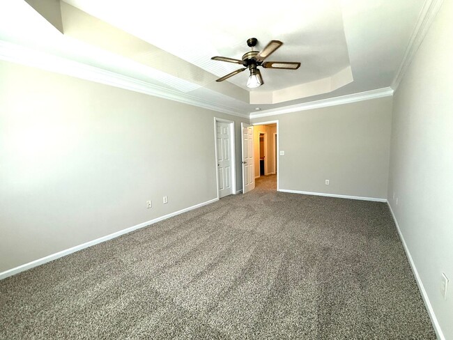 Building Photo - Welcome to this charming 3 bedroom, 2.5 ba...
