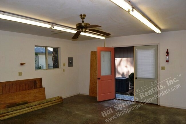 Building Photo - Lake Balboa Area | Home | Unfurnished