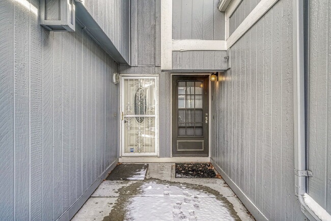 Building Photo - $2,635.95  - $300 OFF First Month's Rent - 4 Bedrooms, 2.5 Bathrooms, Single Family Home in Auror...