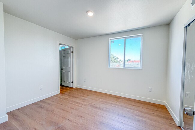 Building Photo - 423 E 31st St