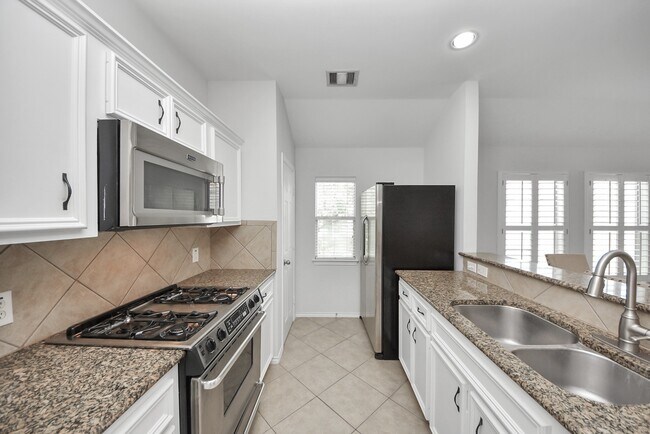 Building Photo - 943 W Heights Hollow Ln