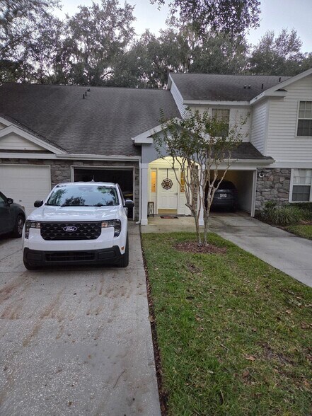 Driveway Parking - 1030 Loch Vail
