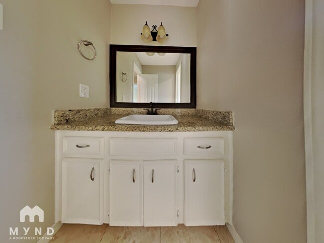 Building Photo - 102 Summer Crest Cir