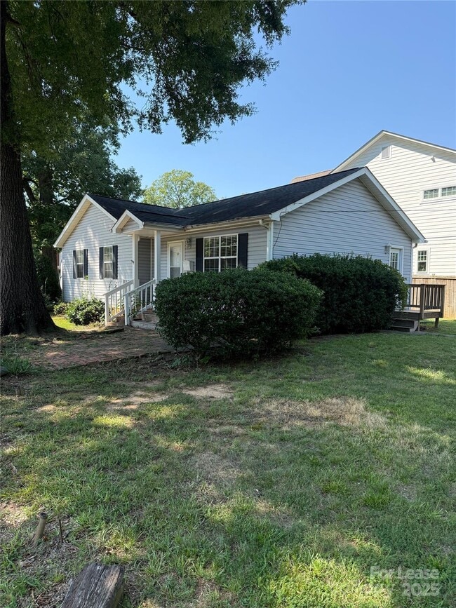 Building Photo - 517 Iverson Way
