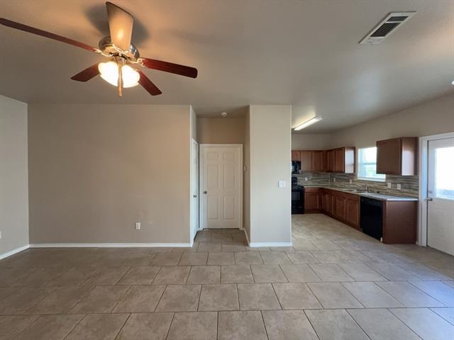 Building Photo - 704 E College St