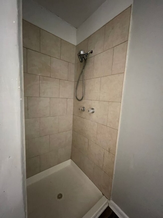 Building Photo - 4-BEDROOM + BONUS ROOM - Beautiful, Shady Residential Area