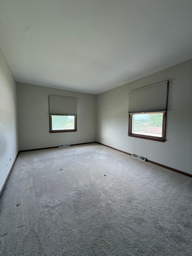 Building Photo - 153 Spuhler Dr