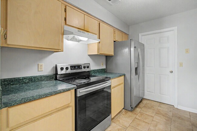 Building Photo - 1651 Latham Ct