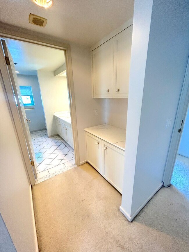 Building Photo - Large 19th Floor Unit with Ocean, City, Mo...