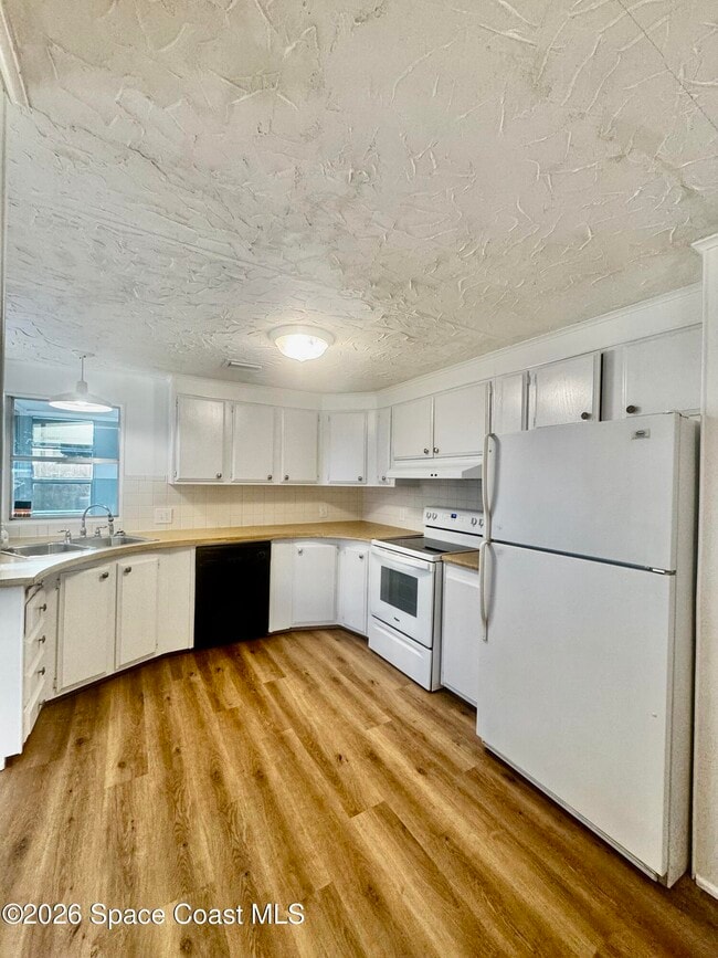 Building Photo - 515 Jennifer Cir