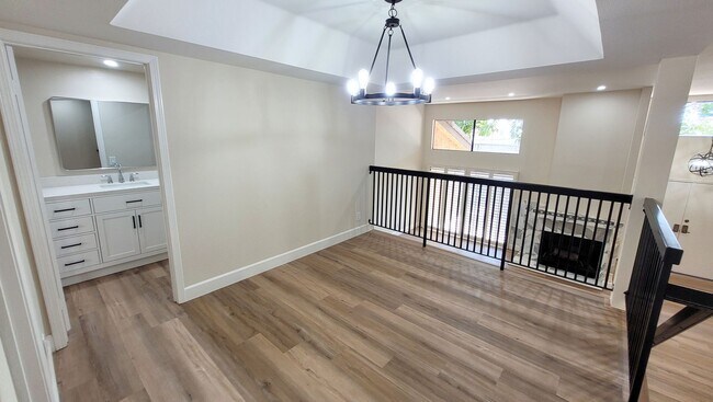 Building Photo - Beautifully Remodeled 3 Bed 3 Bath Townhou...
