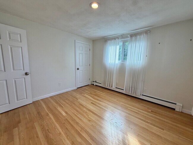 Building Photo - 39 Townly Rd