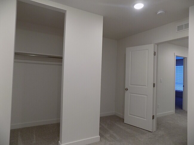 Building Photo - 63 E Hamblin Ln
