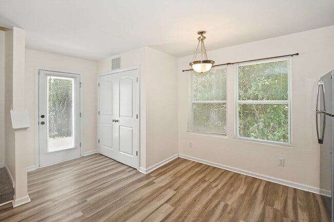 Building Photo - 1025 Rook Rd