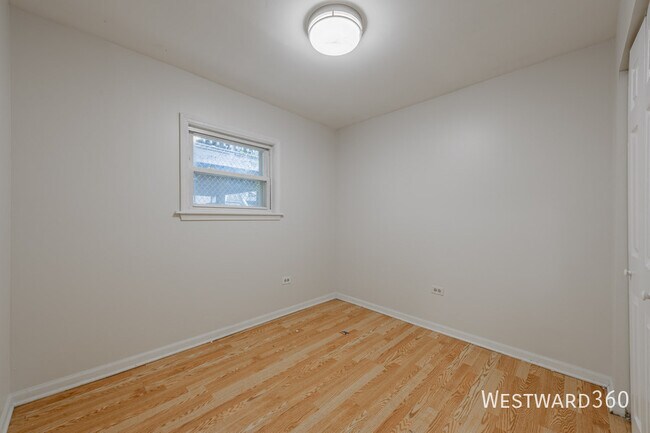 Building Photo - 2433 N Talman Ave