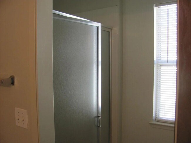 Building Photo - 461 Summertree Ln