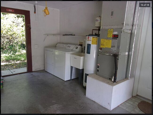 Building Photo - 111 Valencia Dr