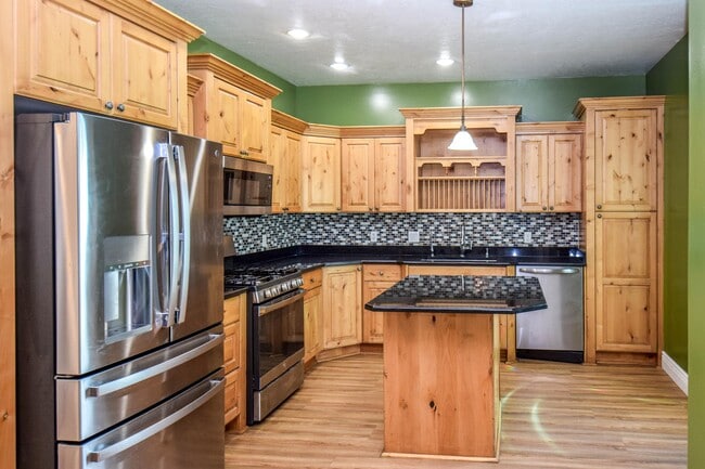 Building Photo - 1020 N 130 W